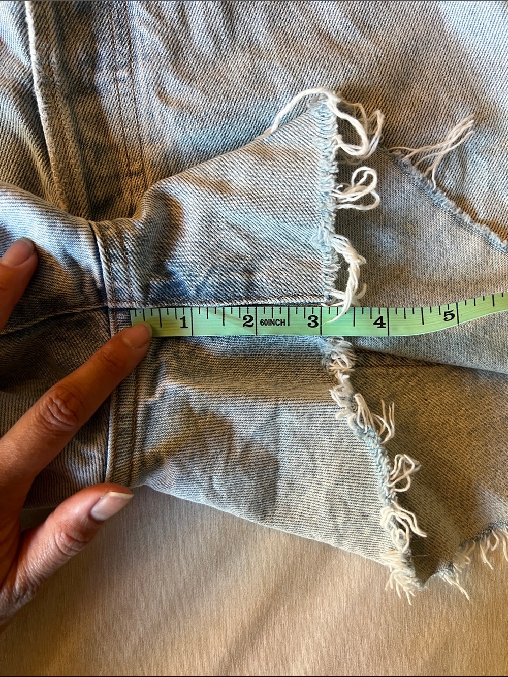 AGOLDE Dee Cotton Denim Cutoff Shorts in Jinx - Size 27 - Picture 10 of 13